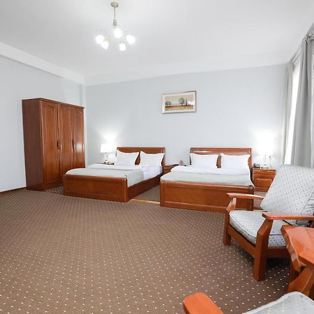 Khujand Grand Hotel Bagian luar foto
