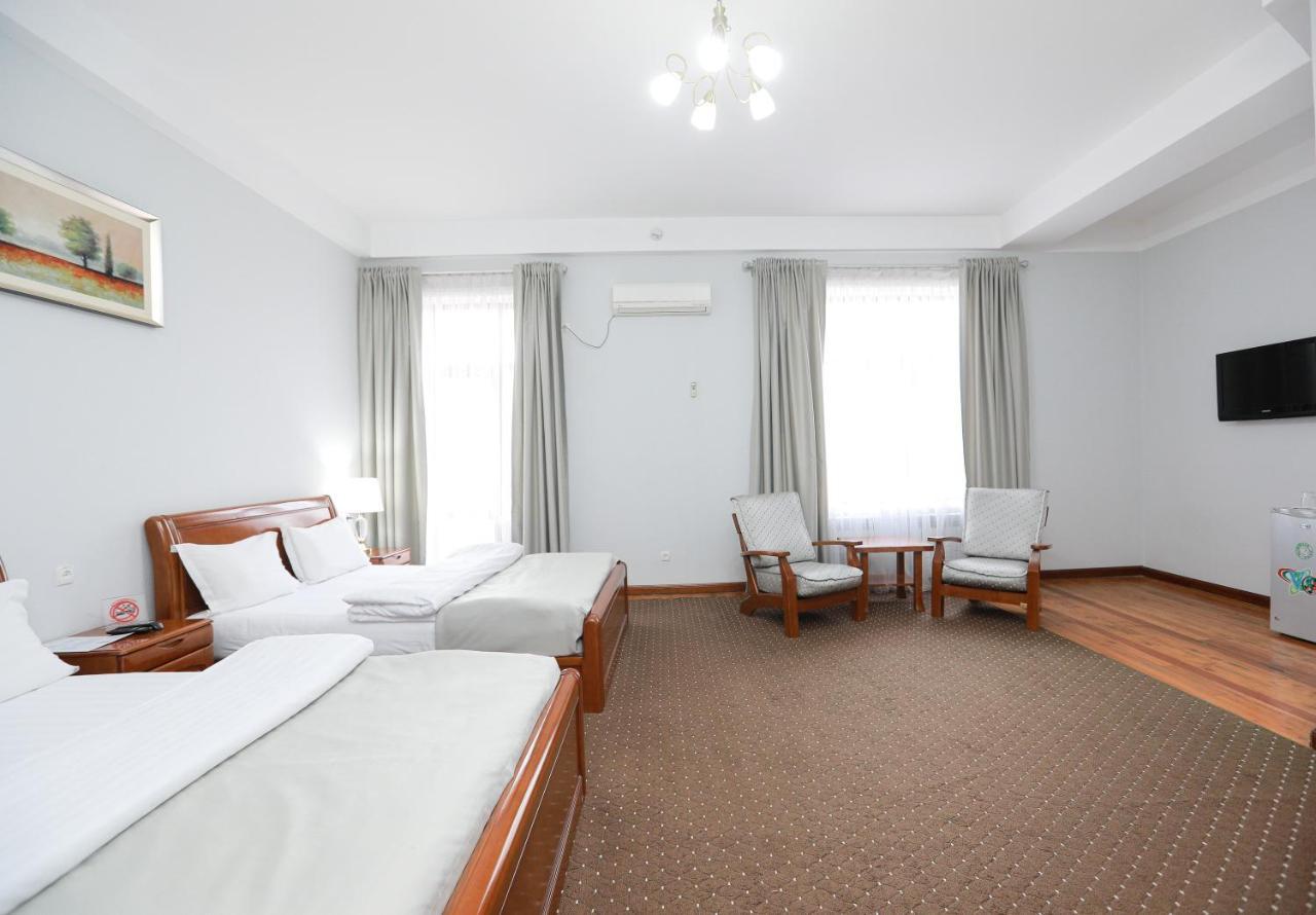 Khujand Grand Hotel Bagian luar foto