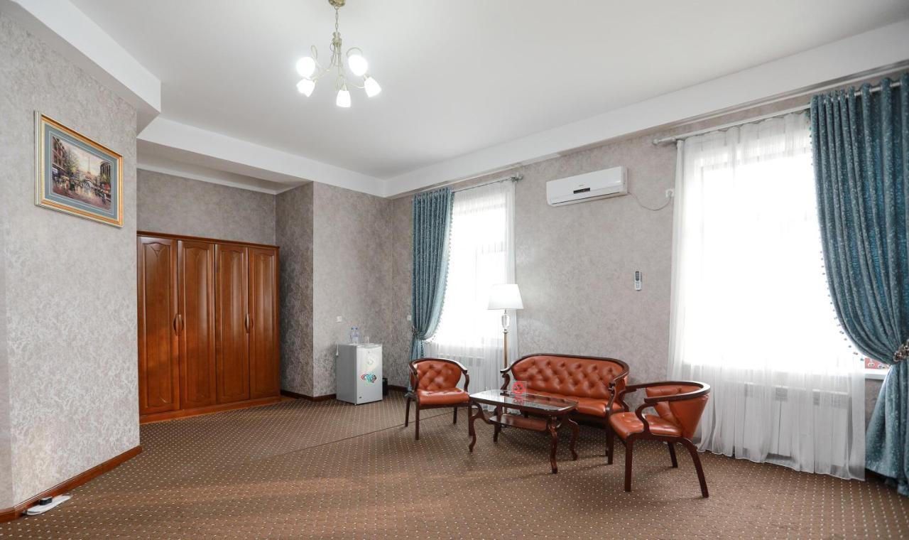 Khujand Grand Hotel Bagian luar foto