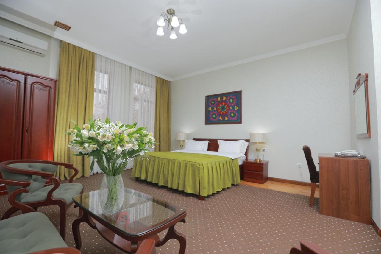 Khujand Grand Hotel Bagian luar foto